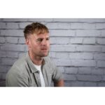 Lastolite Urban Collapsible Background 1.5x2.1m Painted White/Industrl Grey Brick - Image 6